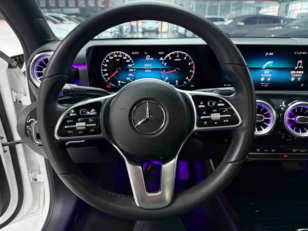 Mercedes-Benz A-Class 2023 — фото 12