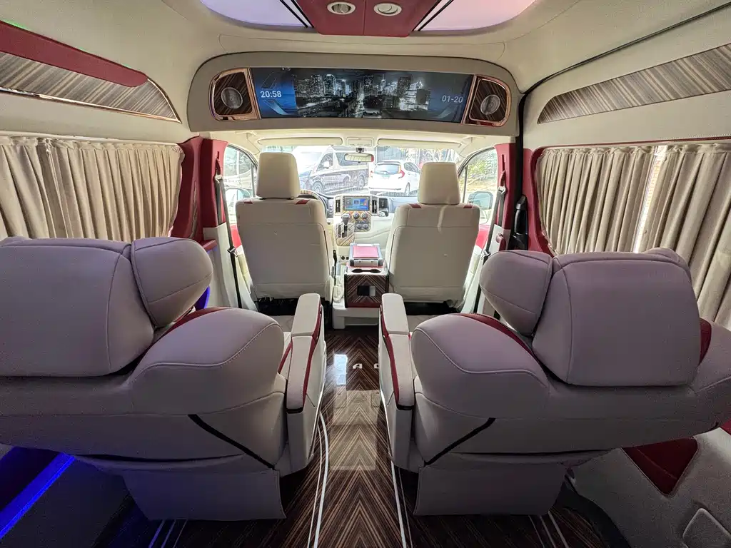 Toyota Hiace 2025 — фото 20