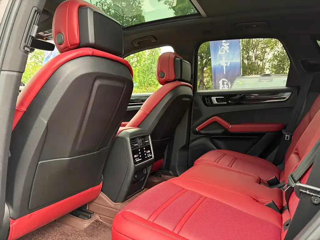 Porsche Cayenne 2019 — фото 10