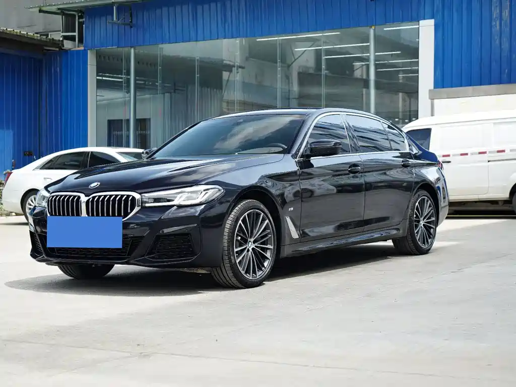 BMW 5 Series 2023 — фото 1