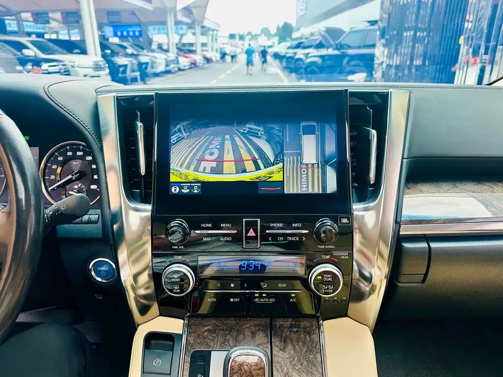 Toyota Vellfire 2021 — фото 11