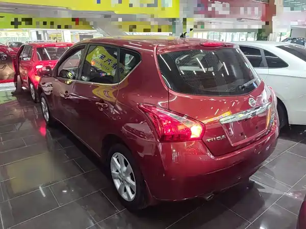 Nissan Tiida 2015