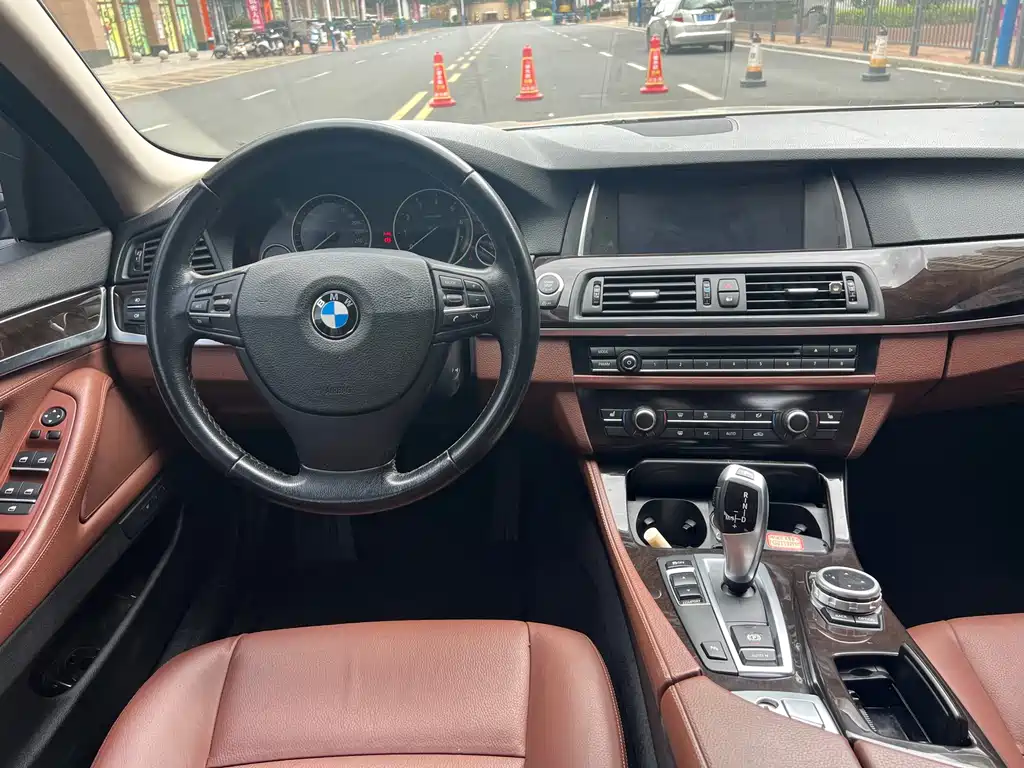 BMW 5 Series 2016 — фото 13