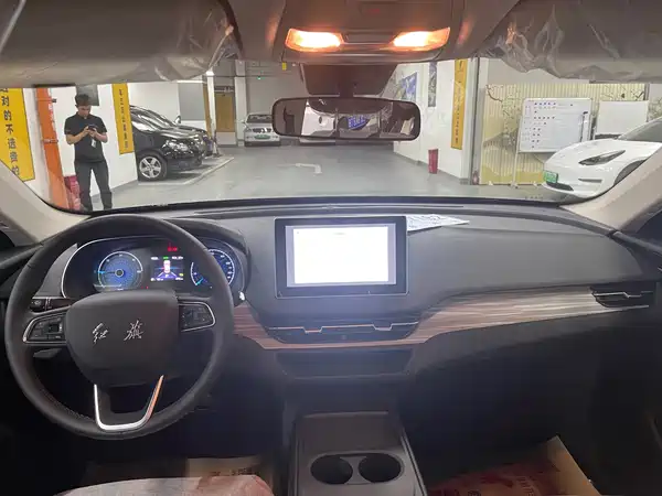 Hongqi E-QM5 2026