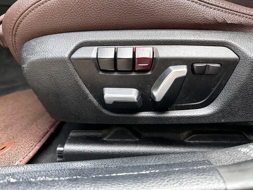 BMW 3 Series 2018 — фото 11