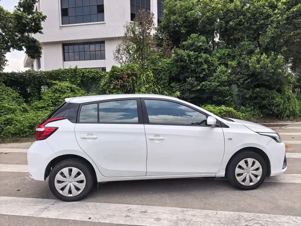 Toyota Yaris L 2017 — фото 4