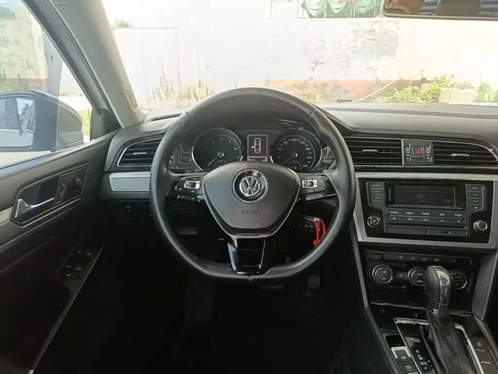 Volkswagen Lamando 2015 — фото 11