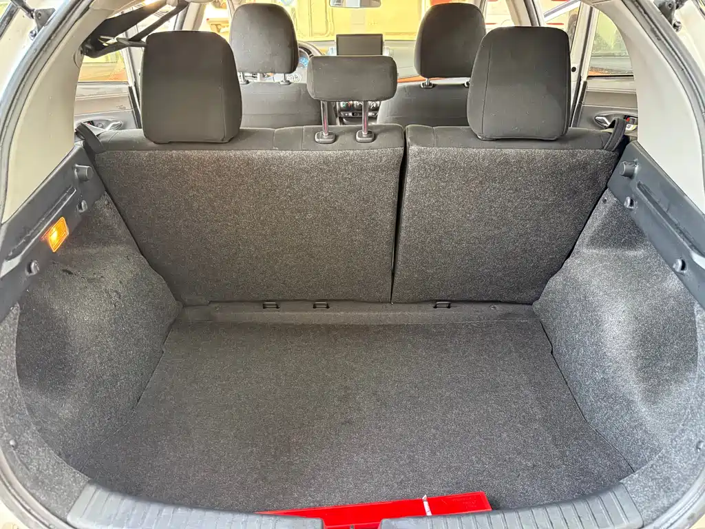 Toyota Yaris L 2016 — фото 10