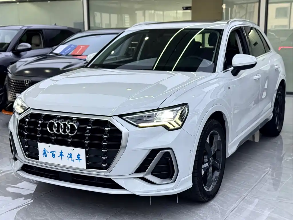 Audi Q3 2021 — фото 1