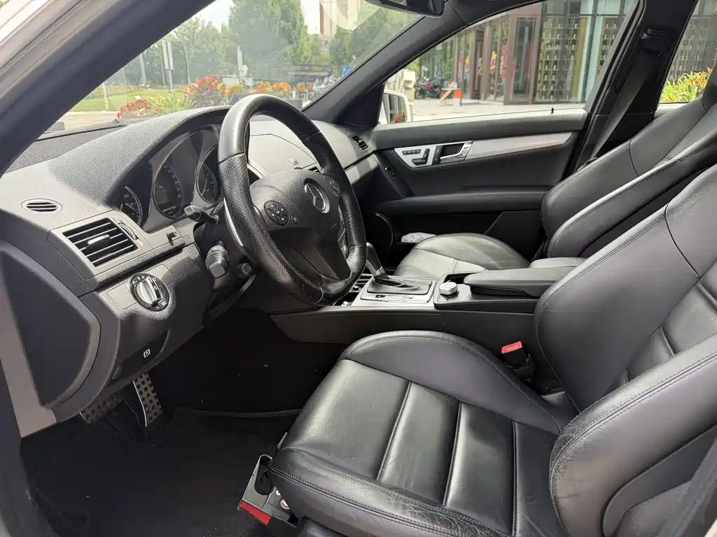 Mercedes-Benz C-Class AMG 2010 — фото 6
