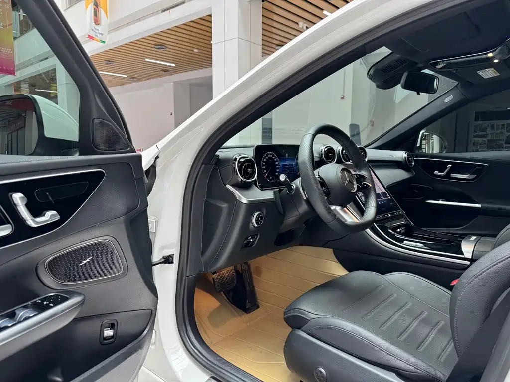 Mercedes-Benz C-Class 2023 — фото 9