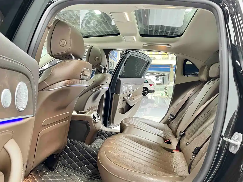 Mercedes-Benz E-Class 2020 — фото 10
