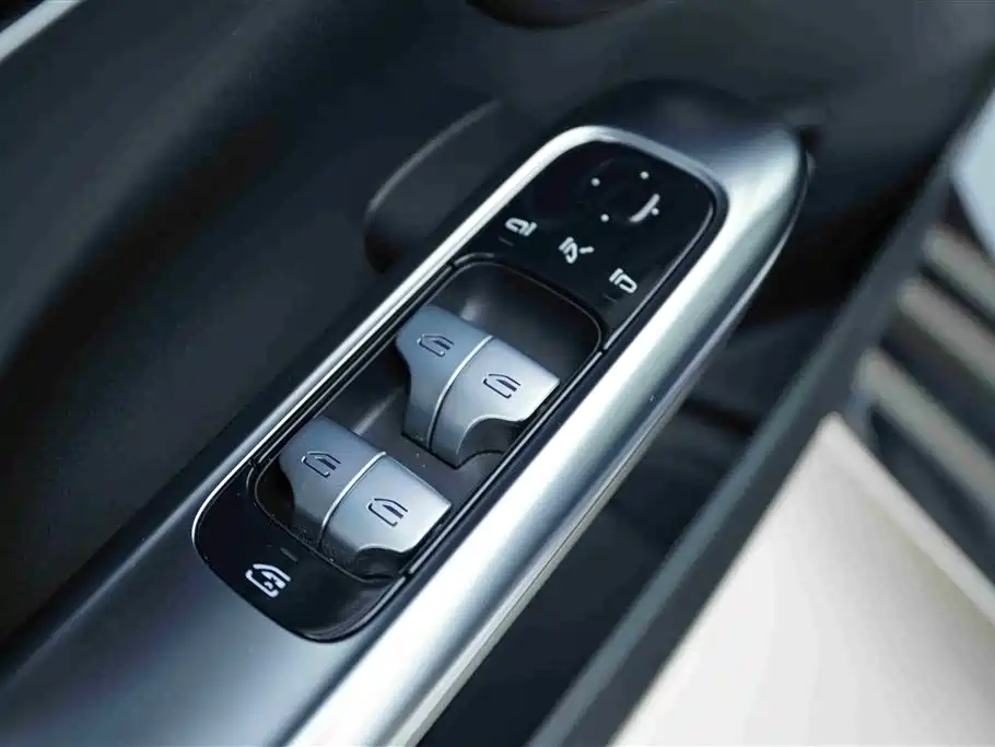 Mercedes-Benz C-Class 2022 — фото 10