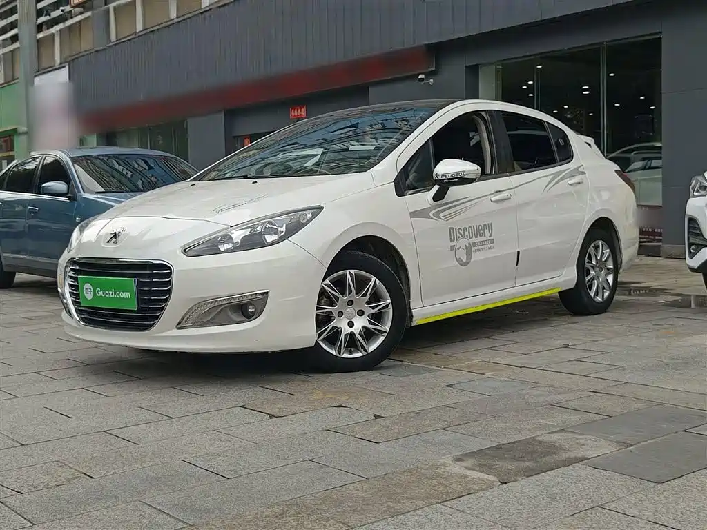 Peugeot 308 2015 — фото 1