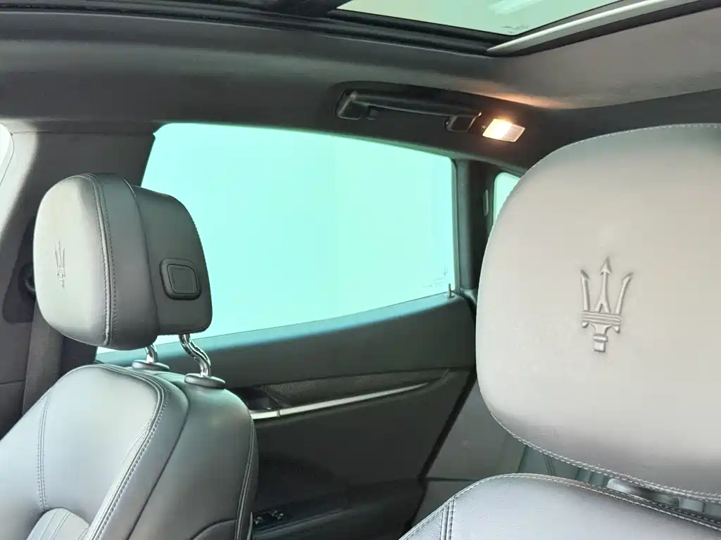 Maserati Levante 2017 — фото 12