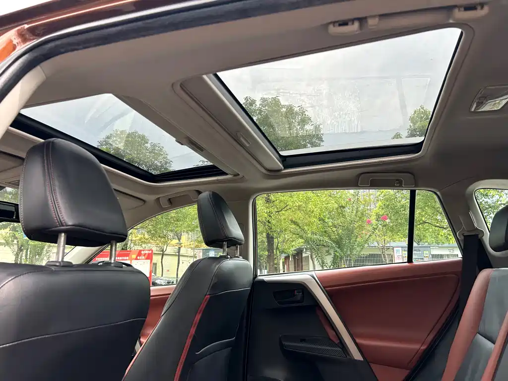 Toyota RAV4 2015 — фото 23