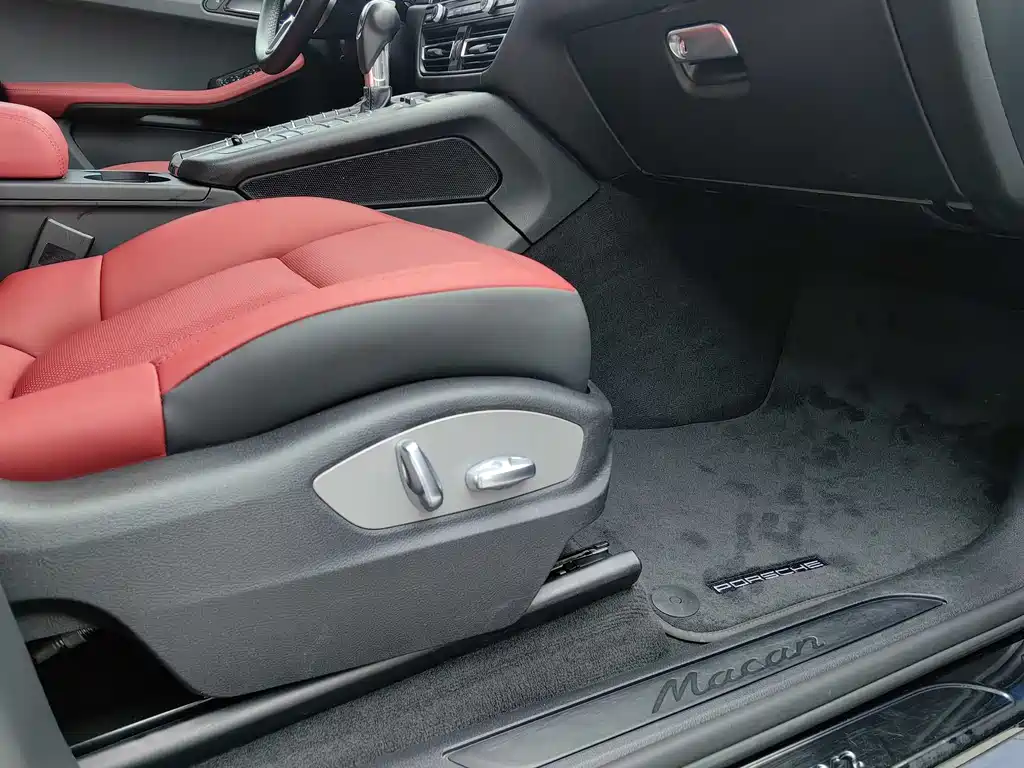 Porsche Macan 2020 — фото 23