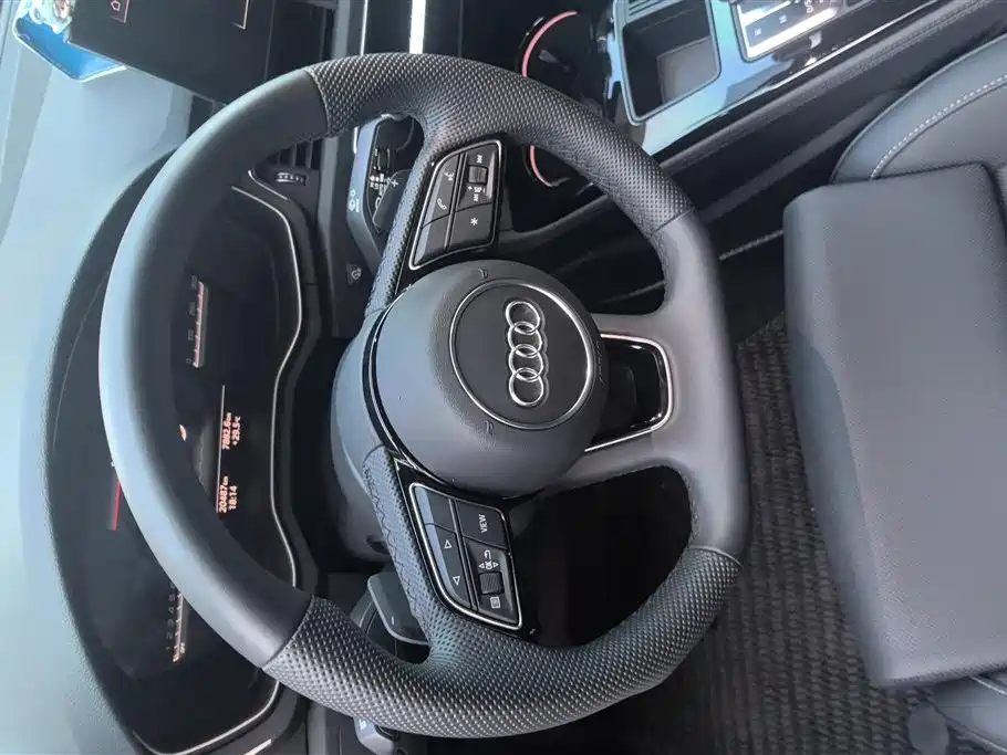 Audi A4L 2025 — фото 15