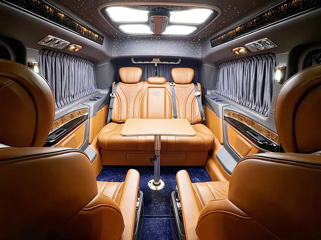 Mercedes-Benz V-Class 2023 — фото 8