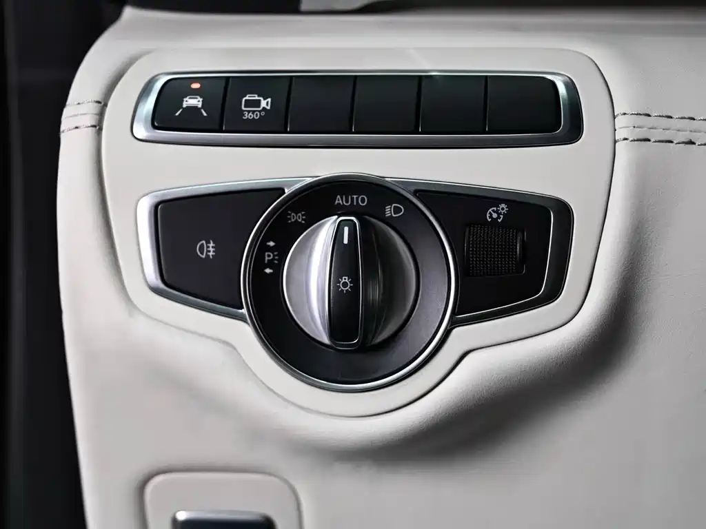 Mercedes-Benz V-Class 2020 — фото 18