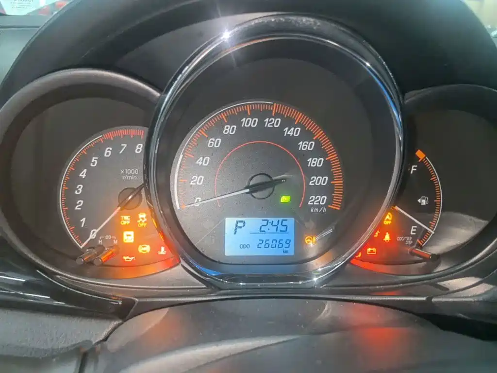 Toyota Yaris L 2020 — фото 12