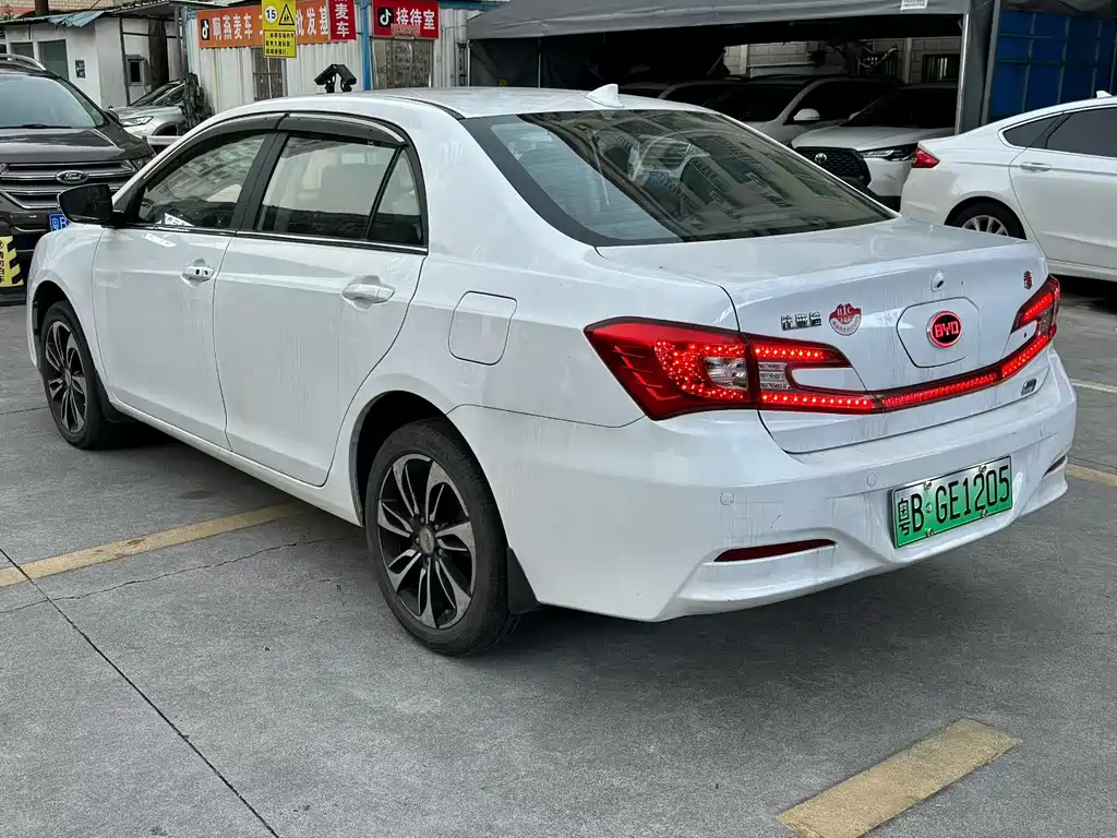 BYD Qin NEV 2016 — фото 9