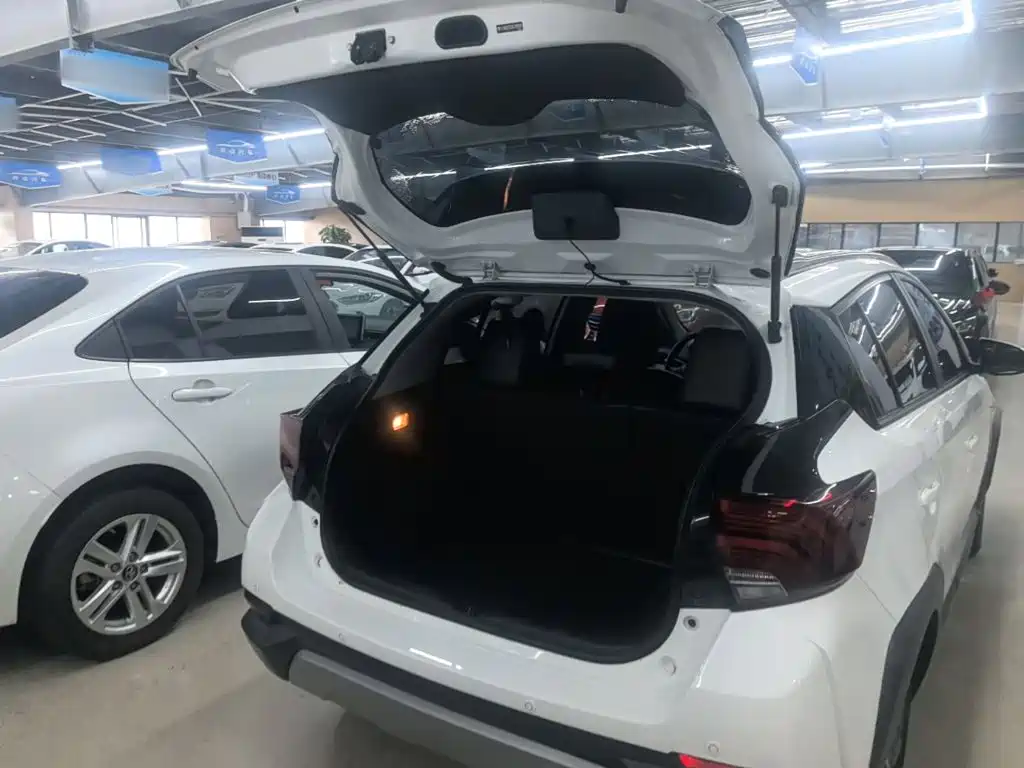 Toyota Yaris L 2020 — фото 19