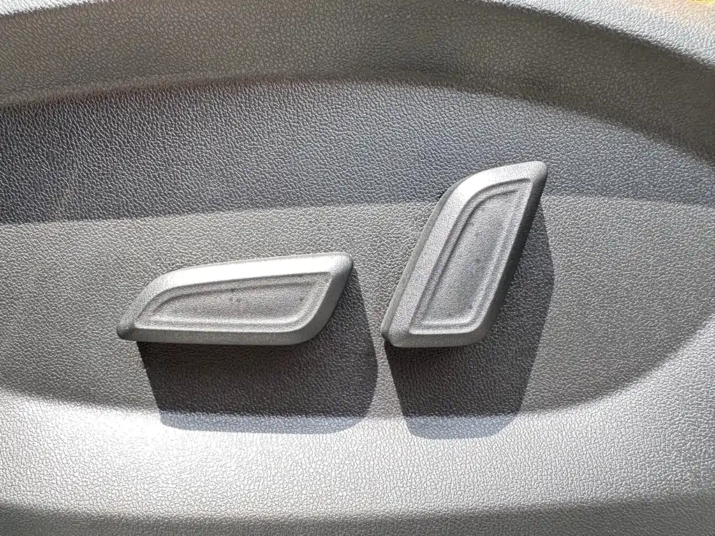 Roewe RX5 New Energy 2023 — фото 19