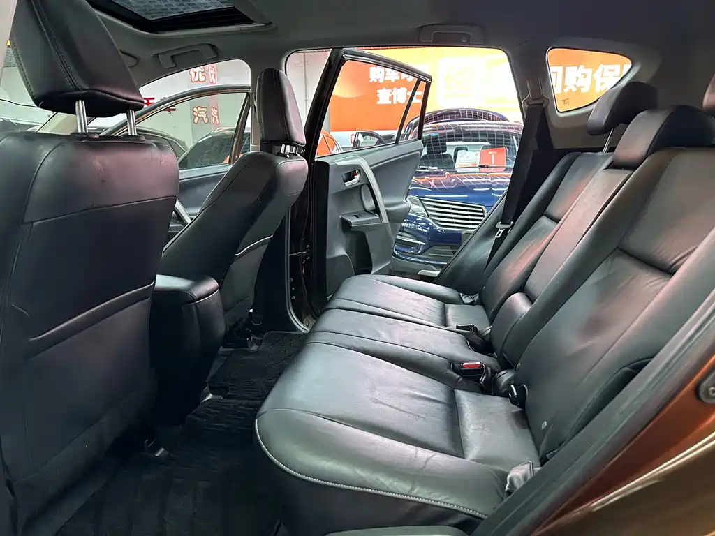 Toyota RAV4 2015 — фото 10