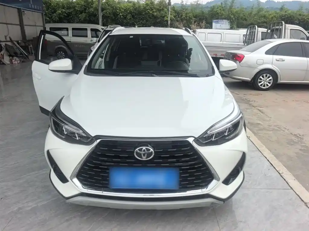 Toyota Yaris L 2020 — фото 3
