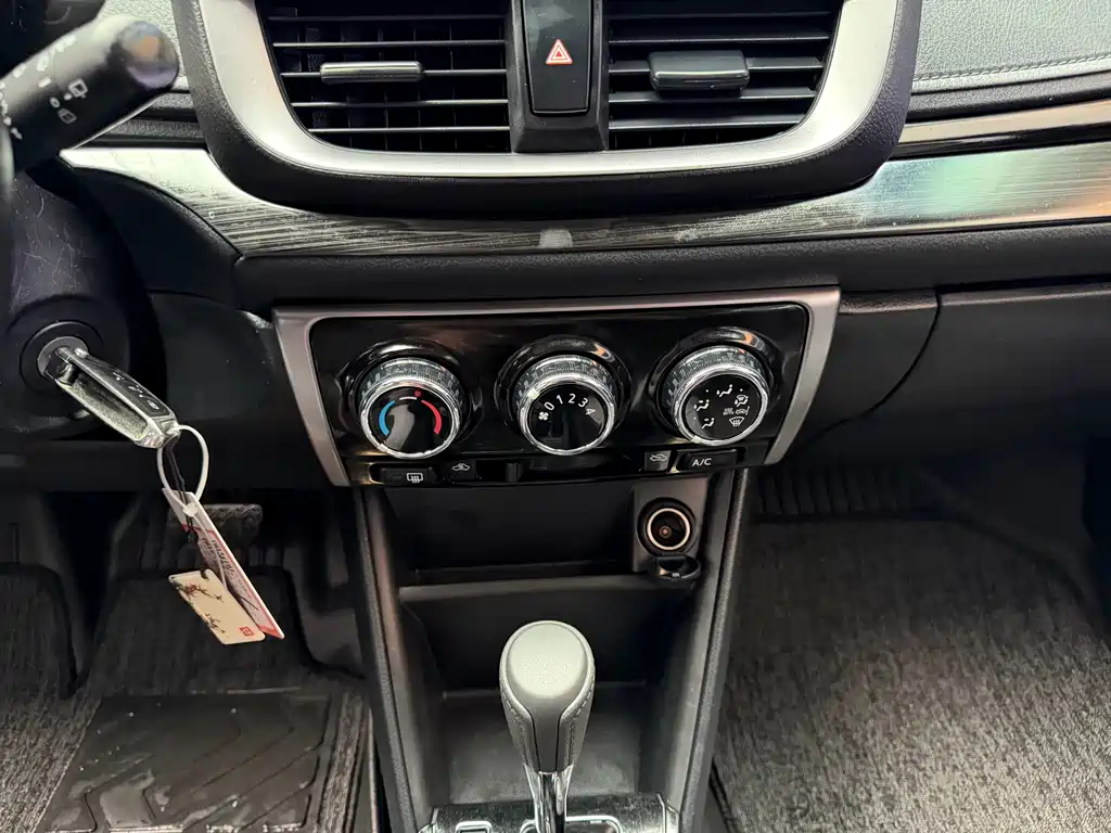 Toyota Yaris L 2022 — фото 14