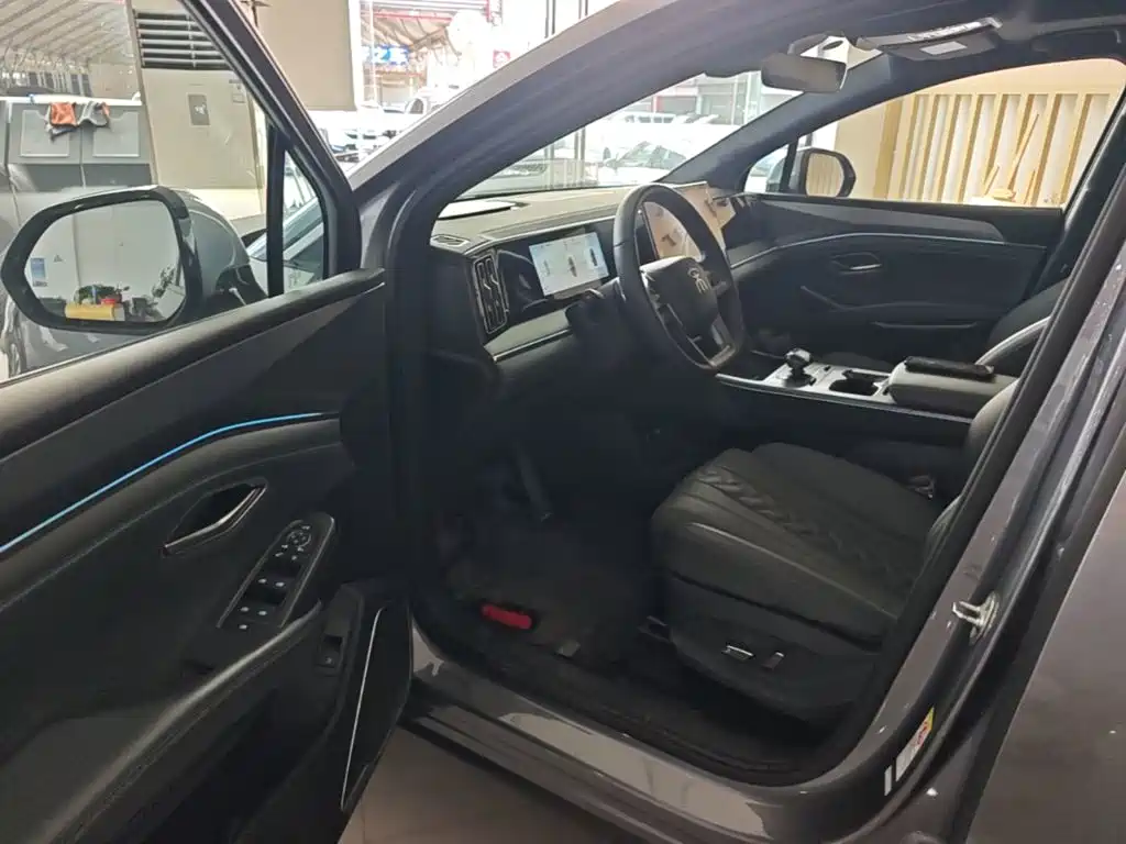 BYD Song L DM-i 2025 — фото 16