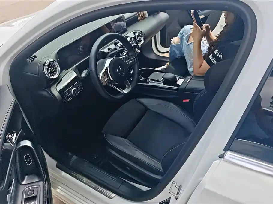 Mercedes-Benz A-Class 2023 — фото 9