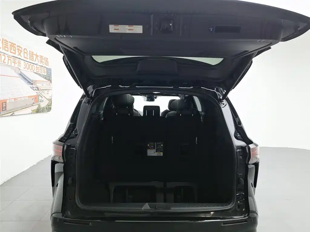 Toyota Sienna 2023 — фото 16