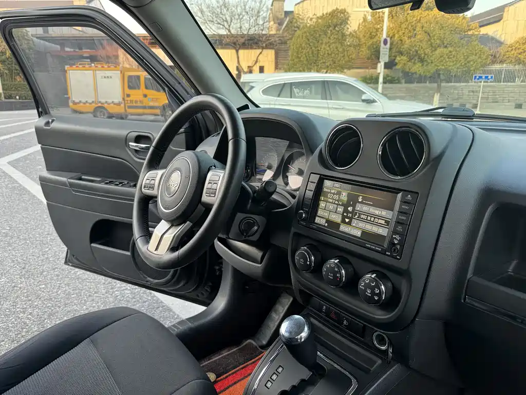 Jeep Patriot 2014 — фото 16