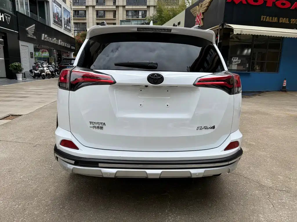 Toyota RAV4 2019 — фото 4