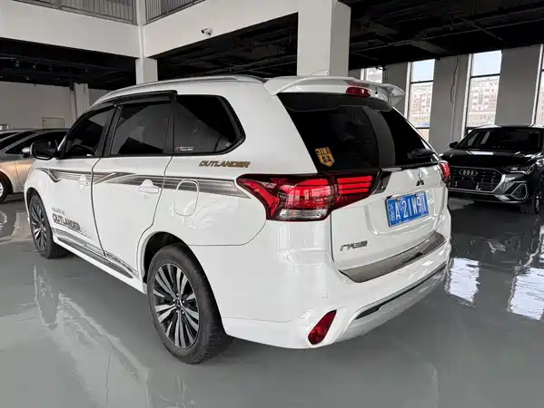 Mitsubishi Outlander 2021