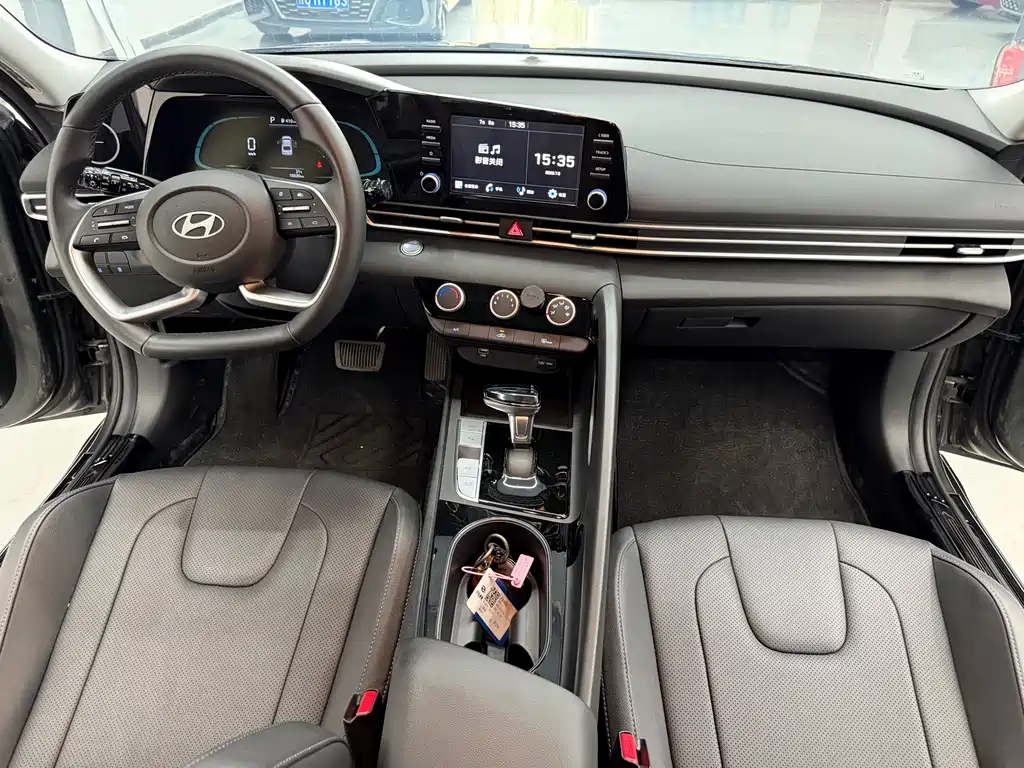 Hyundai Elantra 2023 — фото 15