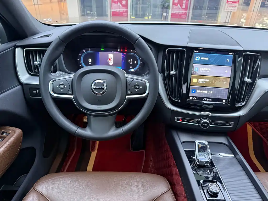 Volvo XC60 2022 — фото 6