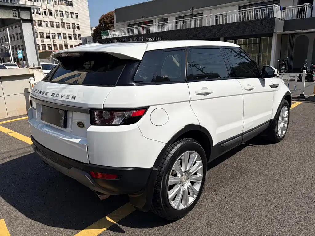 Land Rover Evoque 2015 — фото 11