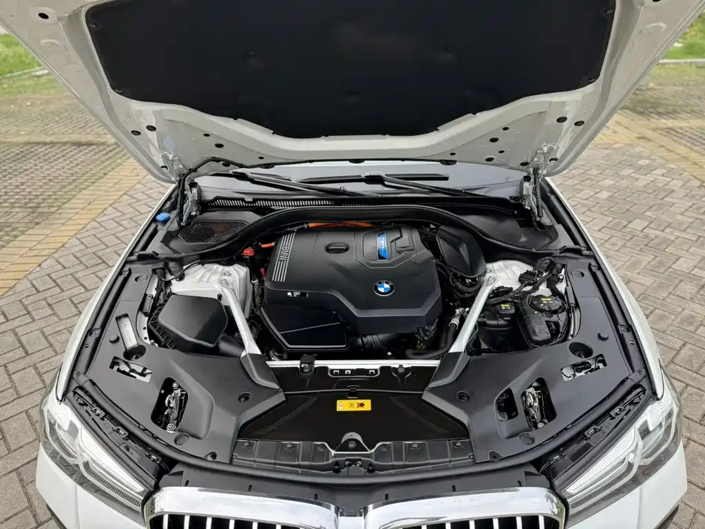BMW 5 Series New Energy 2021 — фото 18