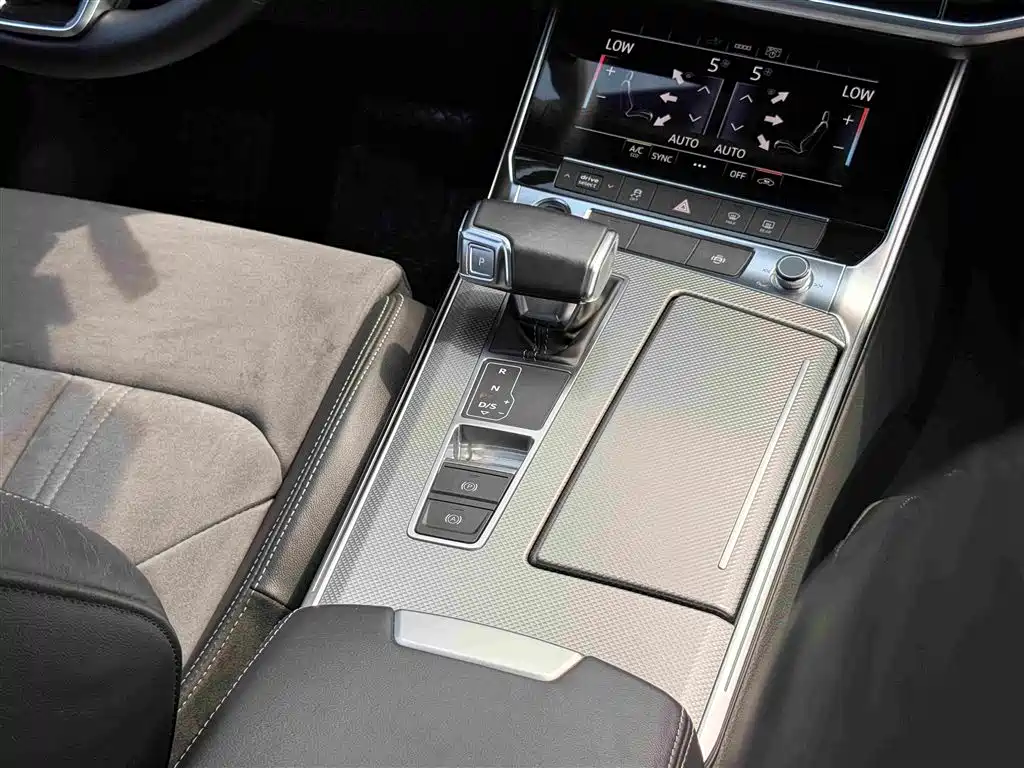 Audi A6L New Energy 2021 — фото 11