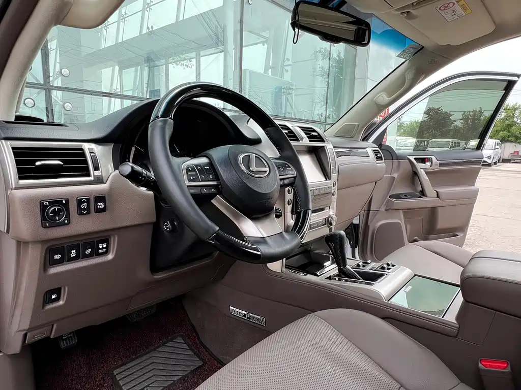 Lexus GX 2019 — фото 11