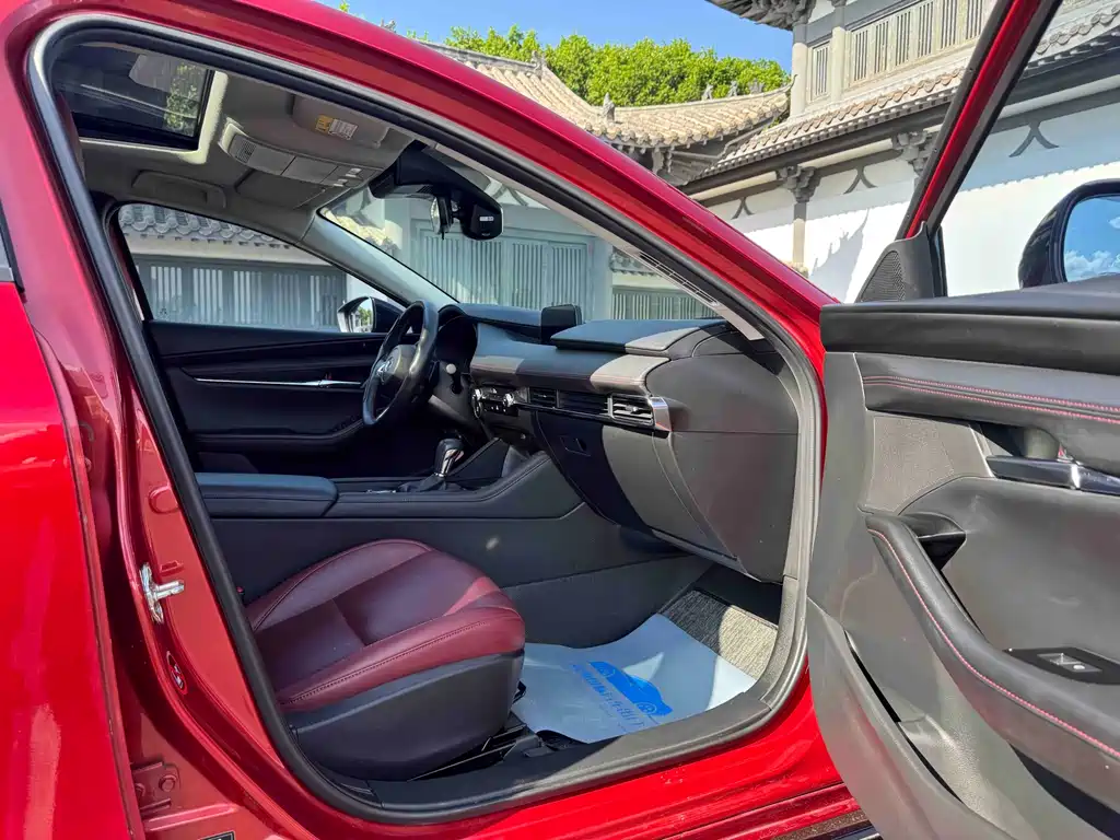 Mazda 3 Axela 2023 — фото 10