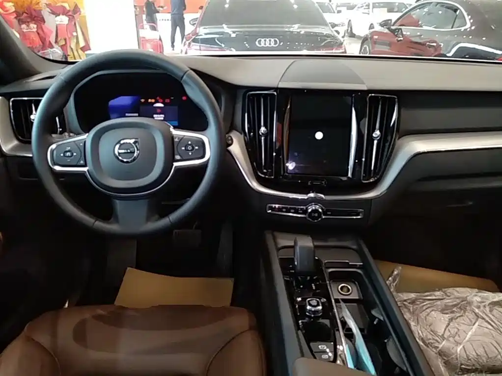 Volvo XC60 2026 — фото 10