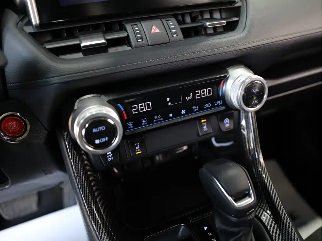 Toyota RAV4 2023 — фото 13