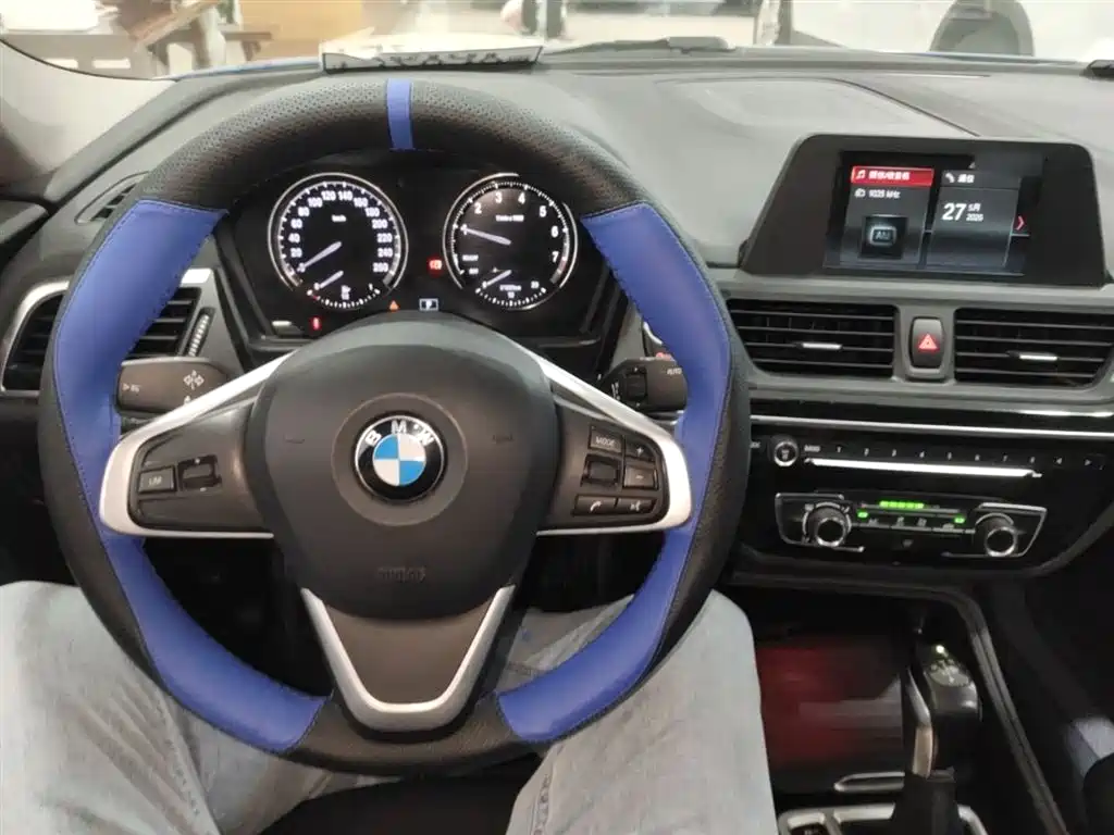 BMW 1 Series 2018 — фото 10
