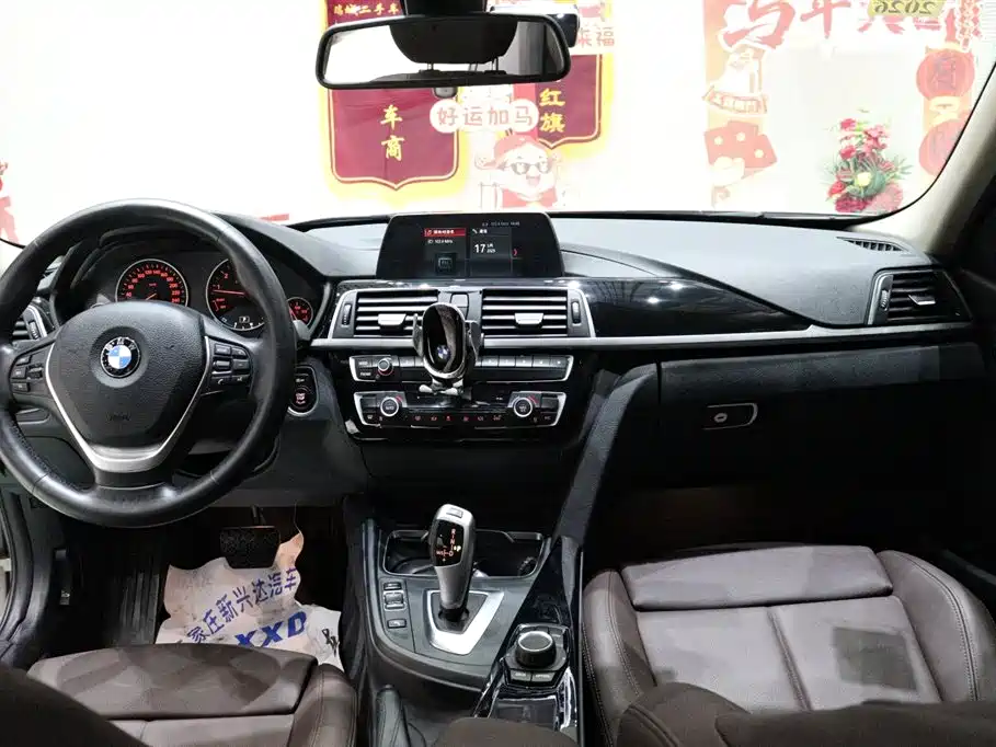 BMW 3 Series 2018 — фото 11