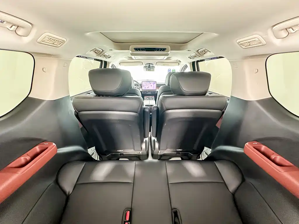 GAC Motor E8 PHEV 2025
