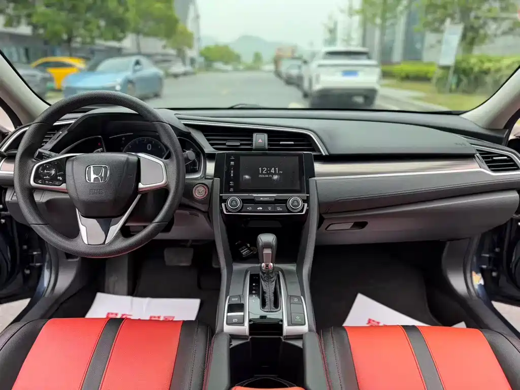 Honda Civic 2020 — фото 10